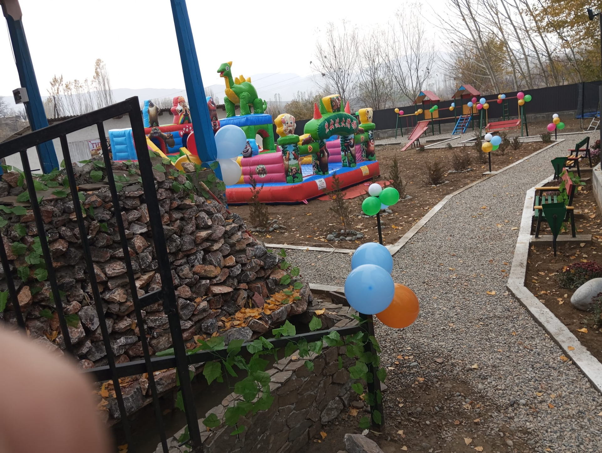 Боз-Адыр айылындагы эс алуучу жай балдар аянтчасы