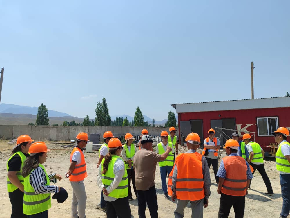 Бүткүл дүйнөлүк банктын өкүлдөрү Кара-Булактагы таза суу долбоору менен жеринде таанышышты.