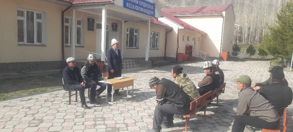 Суу-Башы айыл өкмөтүнүн башчысы Мансуров А. Бөжөй айылынын тургундары менен жолугушуу өткөрдү.