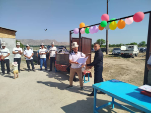 Суу-Башы айыл аймагынын Бужум айылынын 2005-жылкы бүтүрүүчүлөрү  20 жылдык мааракесинде кайрымдуулук демилгесин көтөрүштү