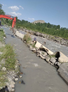 Кожоашкан дарыясынан Боз-Адыр жана Кара-Токой айылдарына агып келүүчү сугат суу каналдары оңдолууда
